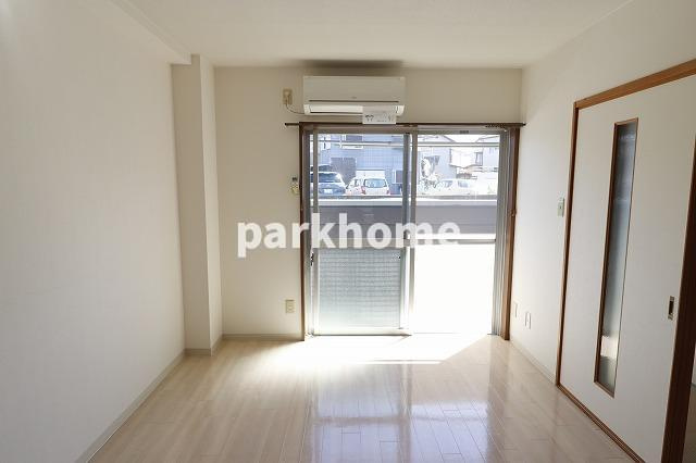 コーポレッドハットの居間・リビング|ゆったり過ごせるリビングです