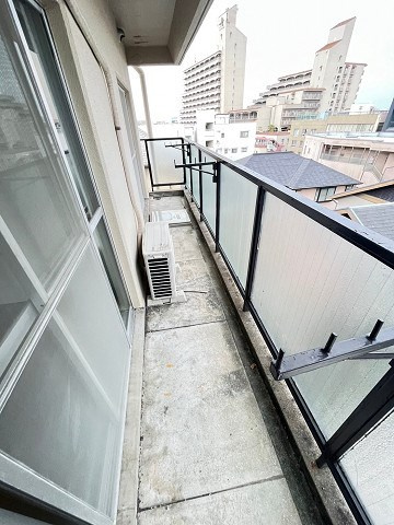 夙川井上ビルのバルコニー