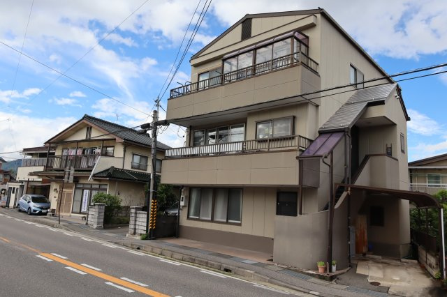 【中古戸建】池田町池田の前面道路含む現地写真