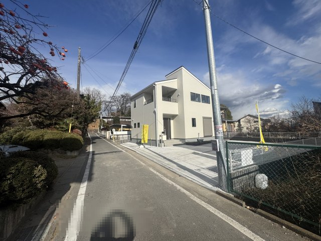 新築　高崎市八幡町第5　Livele Garden.S　１号棟の前面道路含む現地写真|現地写真　西側接道幅員約4ｍ　北側接道幅員約4ｍ