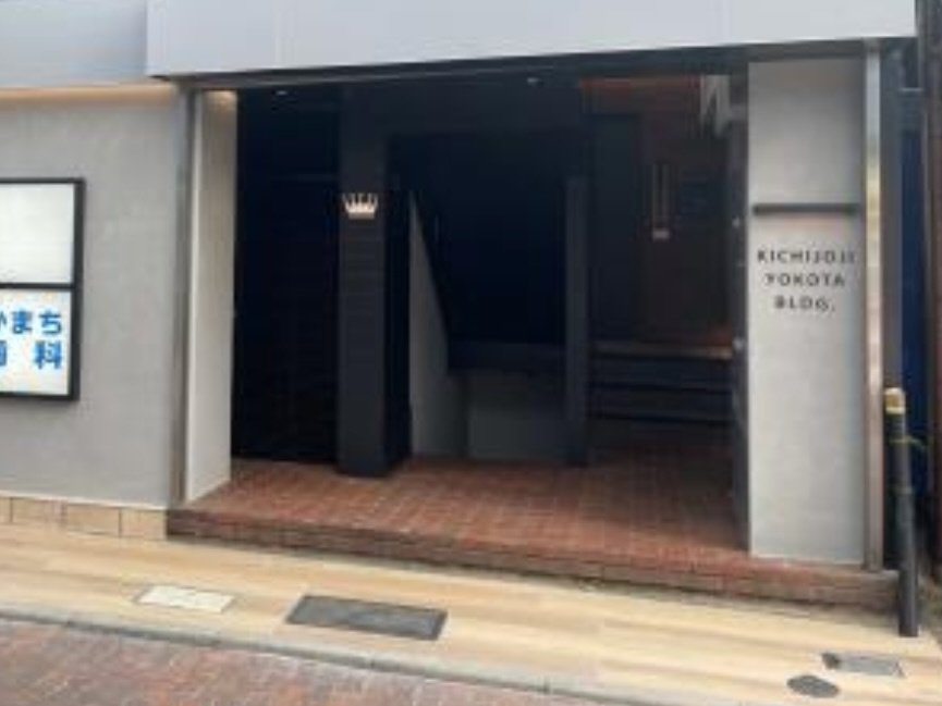 吉祥寺横田ビルのエントランス