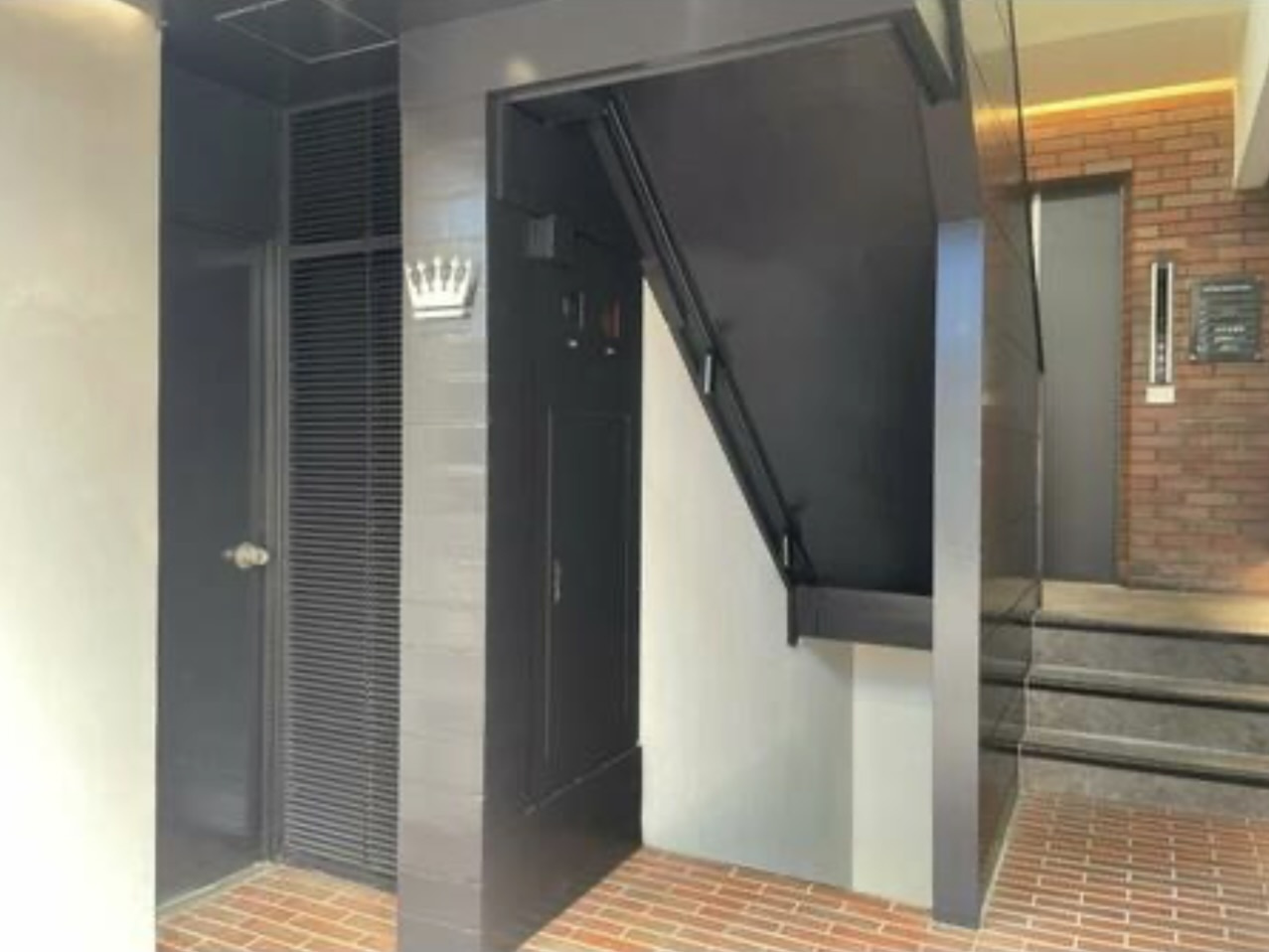 吉祥寺横田ビルのエントランス