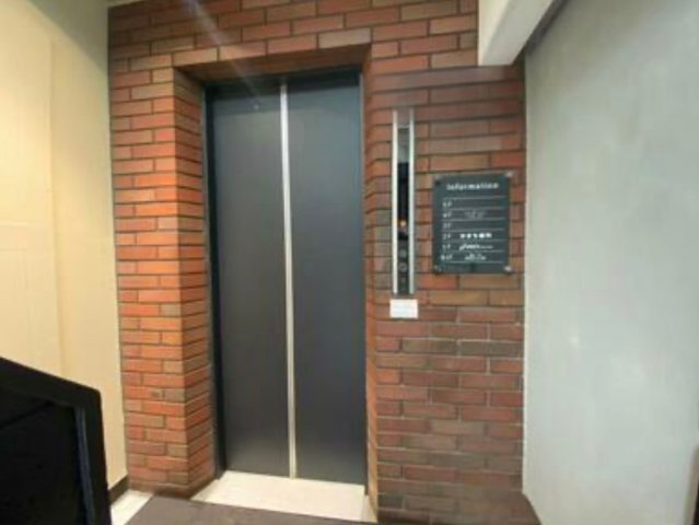 吉祥寺横田ビルのエントランス
