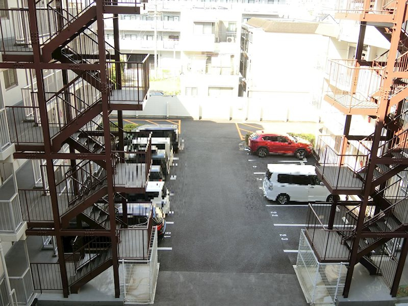 パレス洛北の駐車場