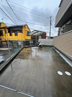 【その他共用部分】 | 屋根付きの駐輪場で雨が降っても大切な自転車が濡れなくてすみますね♪自転車はちょっとした移動手段に便利☆