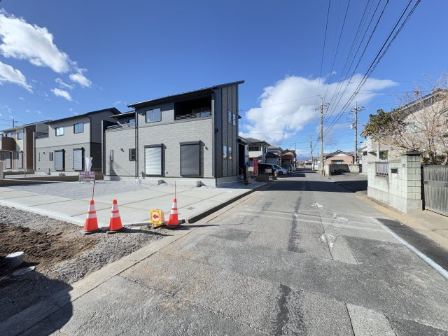 新築　前橋市朝倉町4丁目　Blooming　Garden　2号棟の前面道路含む現地写真|現地写真　北東側接道幅員約5.9ｍ