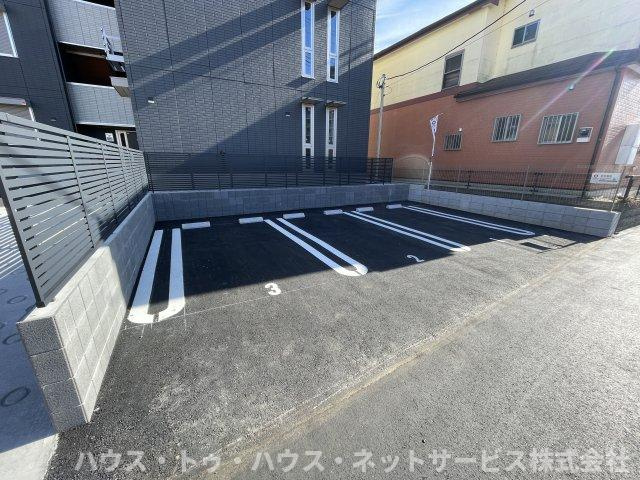メゾン・ド・シルヴァの駐車場