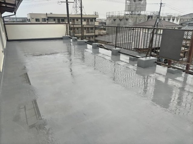 近江八幡市中村町の店舗事務所のバルコニー|開放的で明るい空間を演出してくれるバルコニーです