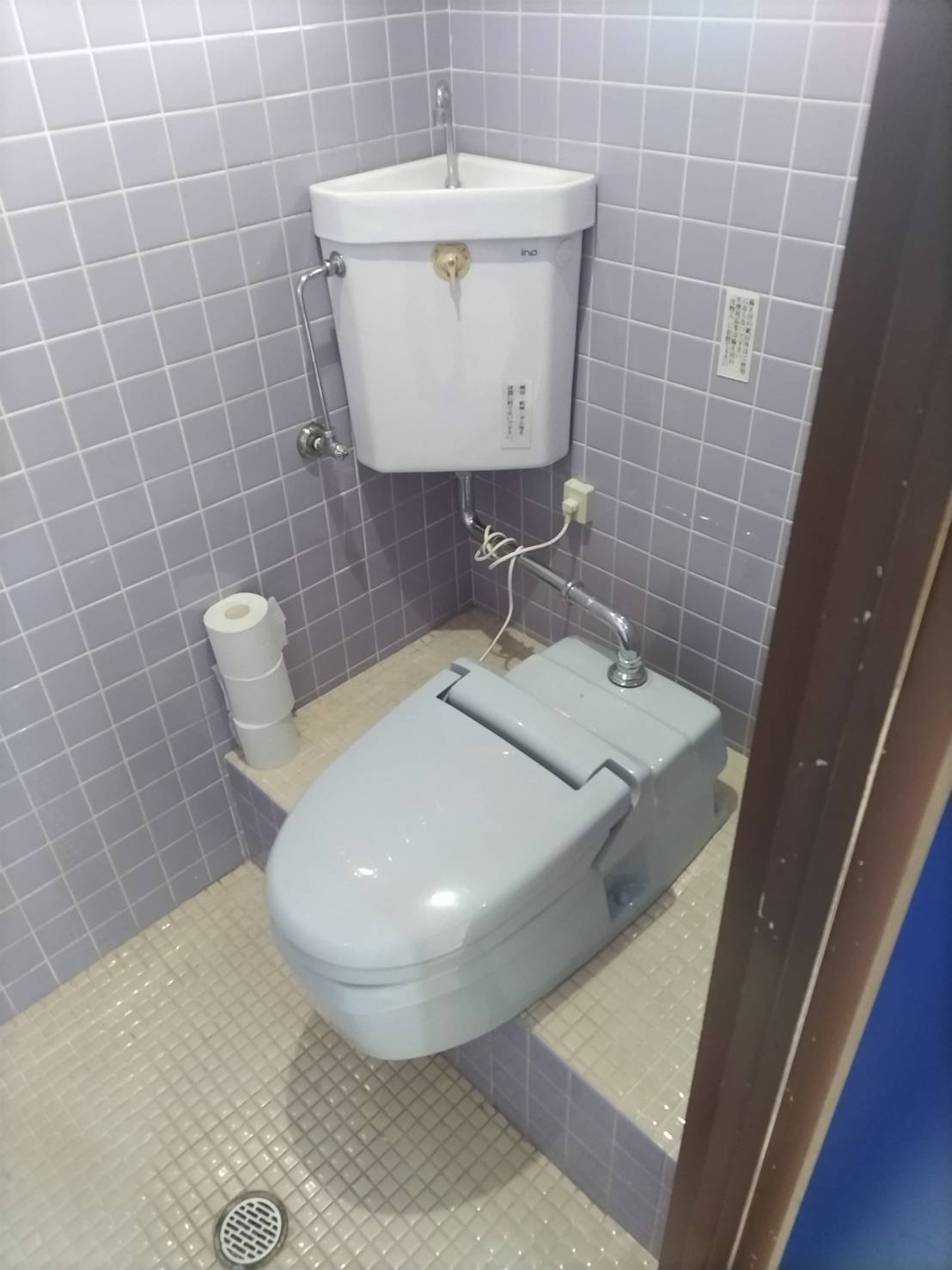 近江八幡市中村町の店舗事務所のトイレ|トイレです