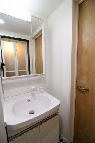 Selene熊西の独立洗面台