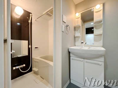 【洗面所】 | プリマヴェーラ並木 | ゆったりとスペースのある洗面所