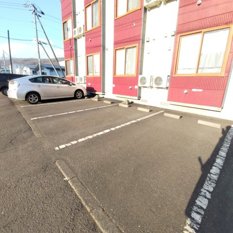 Ｌ　オレンジコートの駐車場