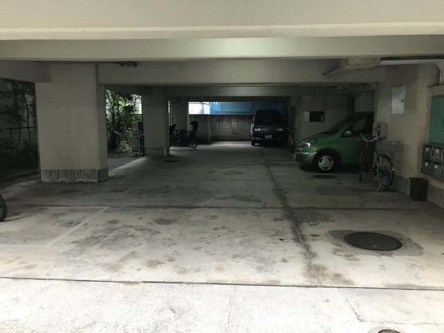 内田ビルのエントランス