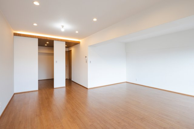 パストラルハイム豊中の居間・リビング|こちらのリビングで趣味の時間をお楽しみください