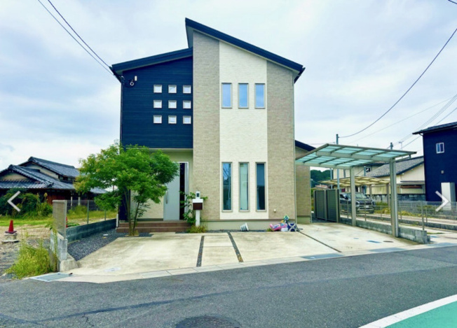 草津市青地町の住宅付店舗戸建の外観|建物外観を気になさる方へ、見た目の良い物件です