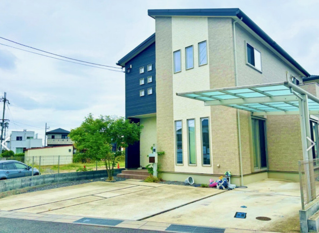 草津市青地町の住宅付店舗戸建の外観|建物外観を気になさる方へ、見た目の良い物件です