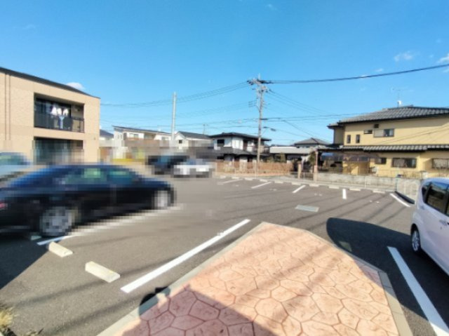 Lapisの駐車場|車をお持ちの方に嬉しい駐車場付きの物件です