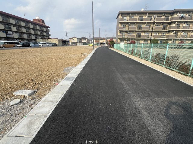 ６３９６８　岐阜市大字下川手字宮北分譲地の前面道路含む現地写真