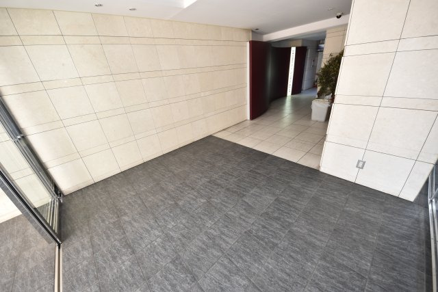 エルミタージュ難波ウエストのエントランス