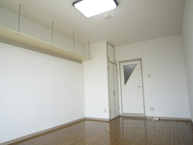 ベルメゾンアルヴェの洋室