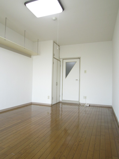 ベルメゾンアルヴェの洋室