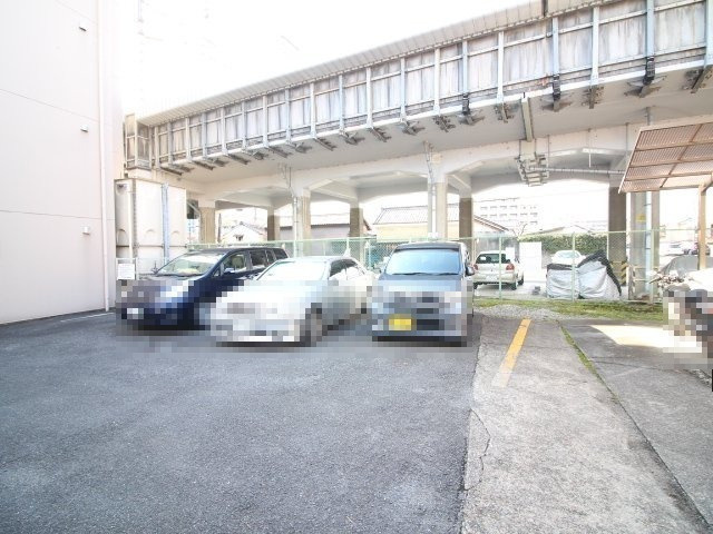 ベルメゾンアルヴェの駐車場