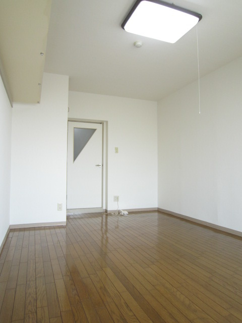 ベルメゾンアルヴェの洋室