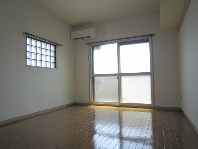 ベルメゾンアルヴェの洋室