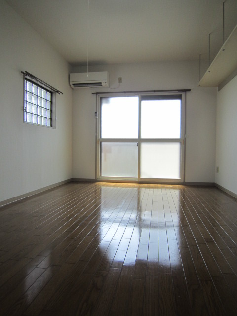 ベルメゾンアルヴェの洋室