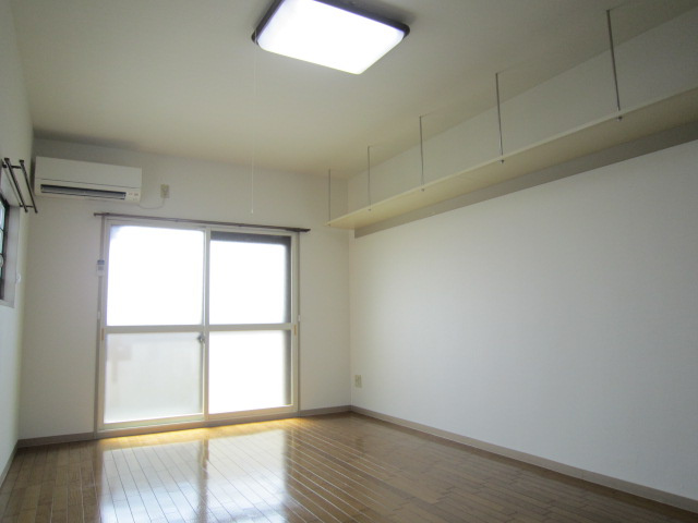 ベルメゾンアルヴェの洋室