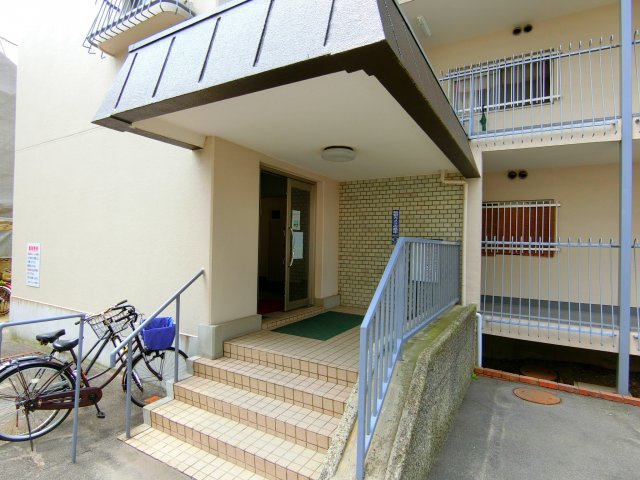 北野田大発マンションのエントランス