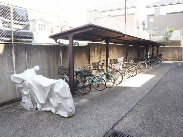 【その他共用部分】 | フェアリークリスタル宮本 | 自転車置き場です