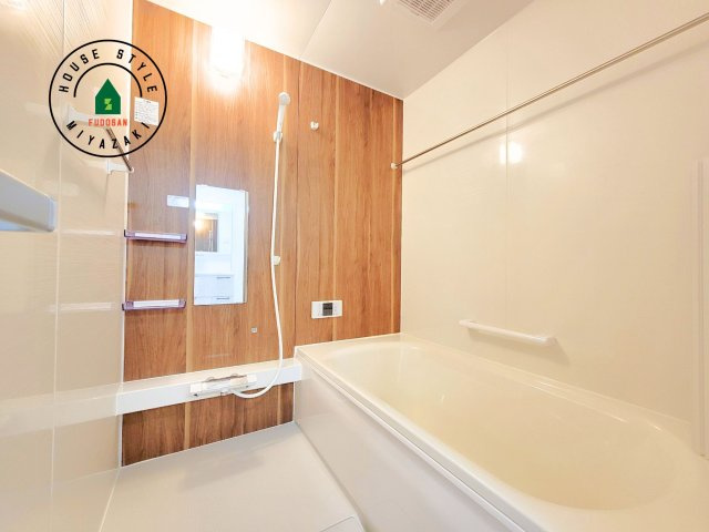 都城市前田町(1号棟）の浴室|1日の疲れを癒してくれる広々バスルーム。雨の日のお洗濯にも大活躍な浴室乾燥機付です！