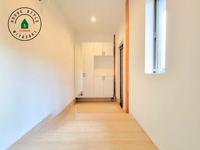 都城市前田町(1号棟）の内装|玄関にも収納スペースございます！