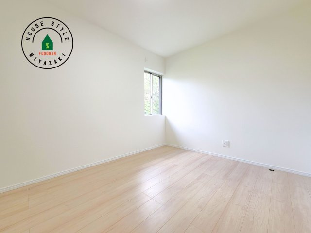 都城市前田町(1号棟）の寝室|主寝室には収納力に優れたクローゼットがありますので、お部屋もすっきり片付きます。