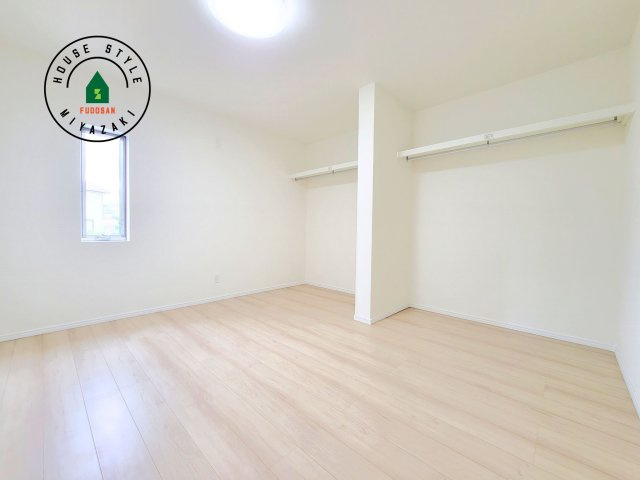 都城市前田町(1号棟）の洋室|採光良好な洋室は全居室、複層ガラスの遮熱効果と断熱効果で、一年中快適に過ごせます。