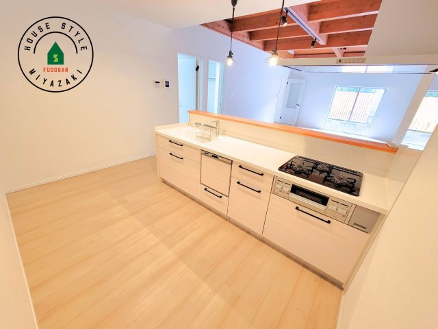 都城市前田町(1号棟）のキッチン|ご家族を近くに感じられる対面キッチンのLDK。会話もはずみそうですね。