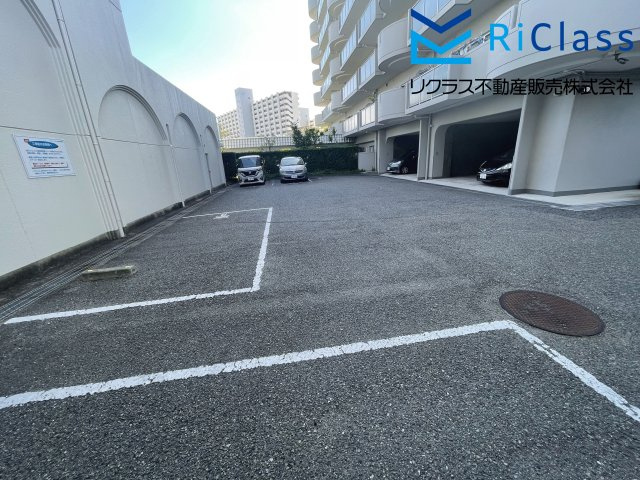 ディオフェルティ神戸壱番館の駐車場
