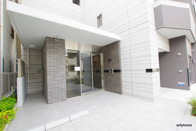 レイワニティプレイス　仲介手数料無料のエントランス