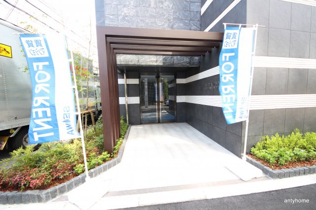 セイワパレス梅田茶屋町　仲介手数料無料のエントランス