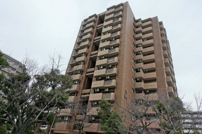 【外観】 | 淀川リバーサイドタウン桜第2コーポ | 敷地内には駐車場、自転車置場の他、公園などが有り、共用施設が充実のマンションです。