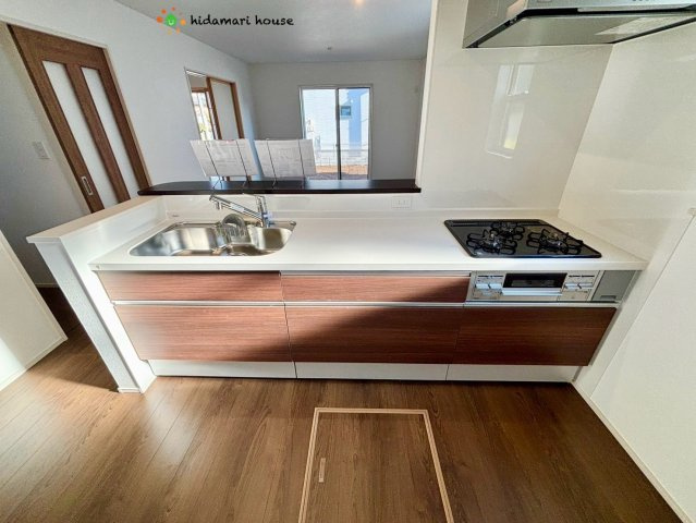 野田市第3宮崎新田　新築戸建　1号棟のキッチン|お子様の様子を見ながら料理が出来るオープンキッチン♪