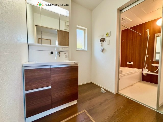 野田市第3宮崎新田　新築戸建　1号棟の独立洗面台|シャワー付き洗面台は、小さいお子様の手洗いや洗面台の掃除もしやすくとても便利です(*´▽｀*)