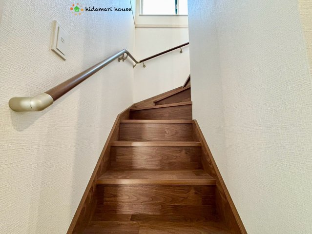 野田市第3宮崎新田　新築戸建　1号棟のその他|手すりの付いている階段は、お子様からご年配の方にも安心です(*^-^*)