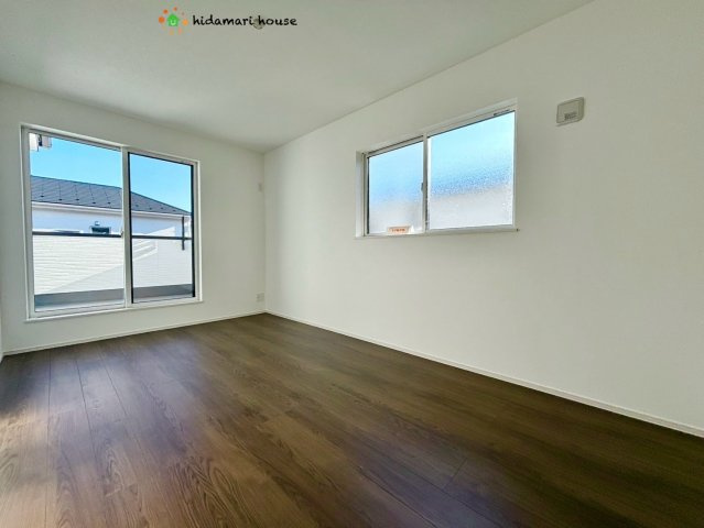 野田市第3宮崎新田　新築戸建　1号棟の洋室|大きなベッド置いて、家族みんなで寝れる広さの主寝室☆彡