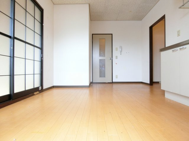 メゾン・ド・グリュの居間・リビング|同物件別部屋