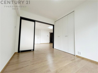 創造性や成長を促す遊びの空間を提供。学習や趣味に集中できる環境を整えます。個別のプライベートスペースは自己表現と自立心を育み、心地よい睡眠環境を整えリラックスできる場所を提供。
