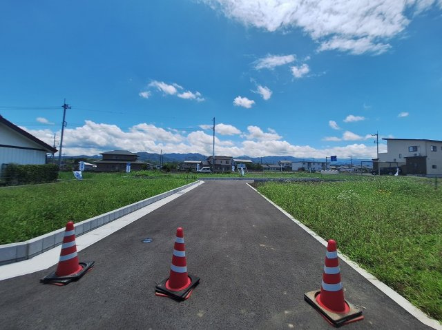 高崎市吉井町本郷売土地 ①号地の前面道路含む現地写真
