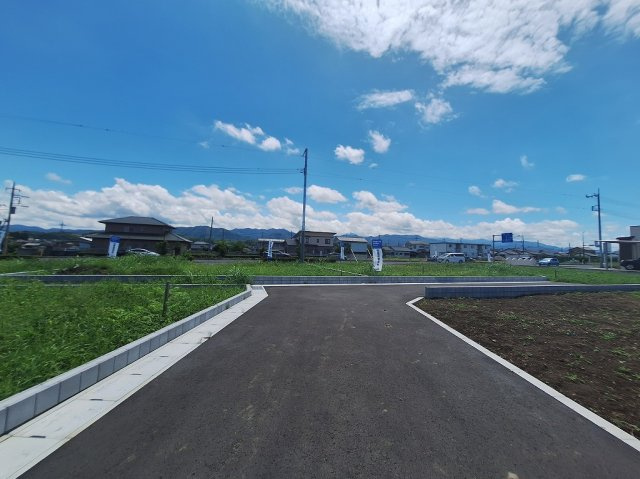 高崎市吉井町本郷売土地 ①号地の前面道路含む現地写真