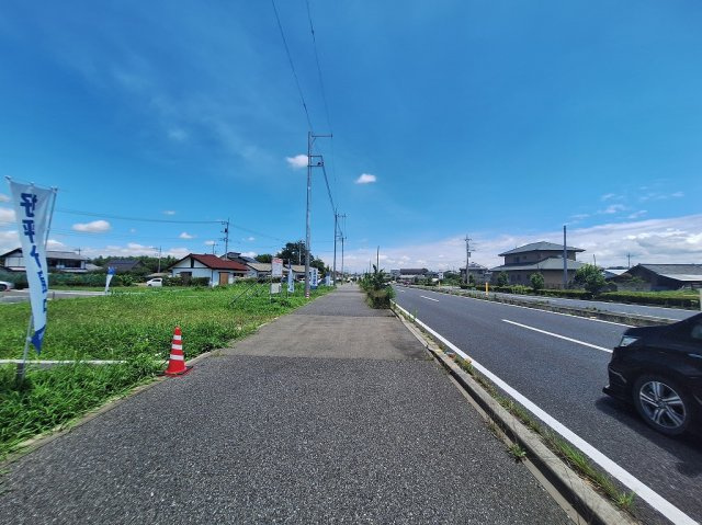 高崎市吉井町本郷売土地 ①号地の前面道路含む現地写真